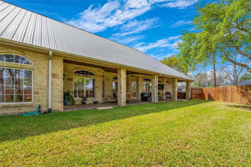 202 W North Street Weimar, TX 78962