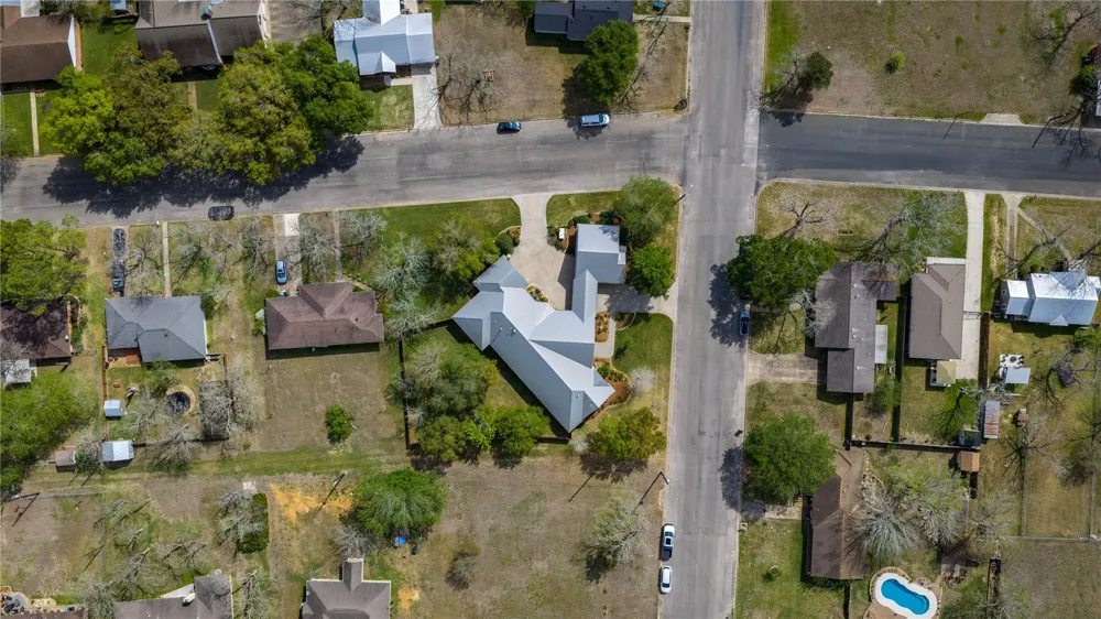 202 W North Street Weimar, TX 78962