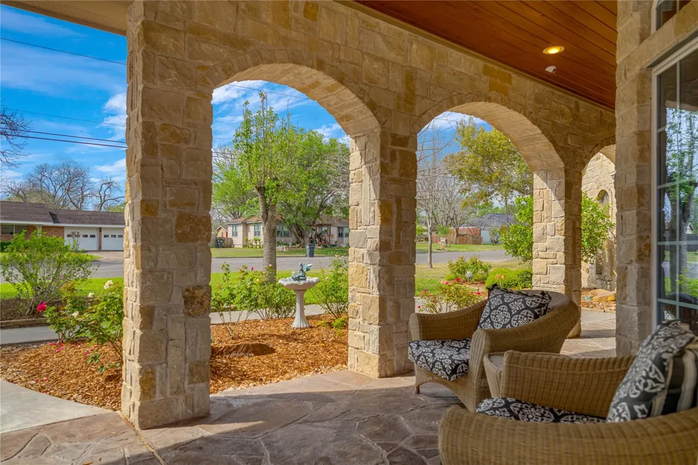 202 W North Street Weimar, TX 78962