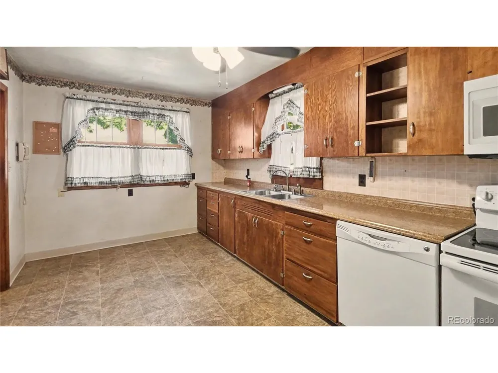 200 E 10th Street Julesburg, CO 80737