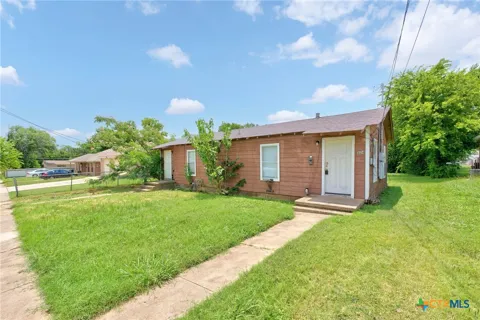 422 W Green Avenue