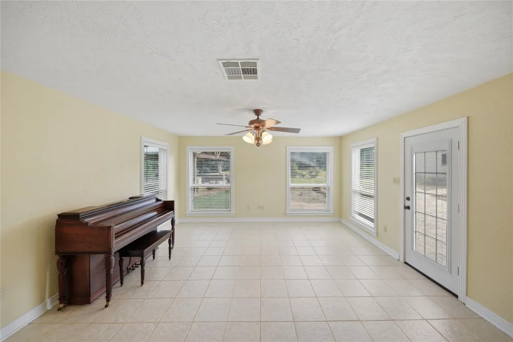 1017 Buescher Road Columbus, TX 78934