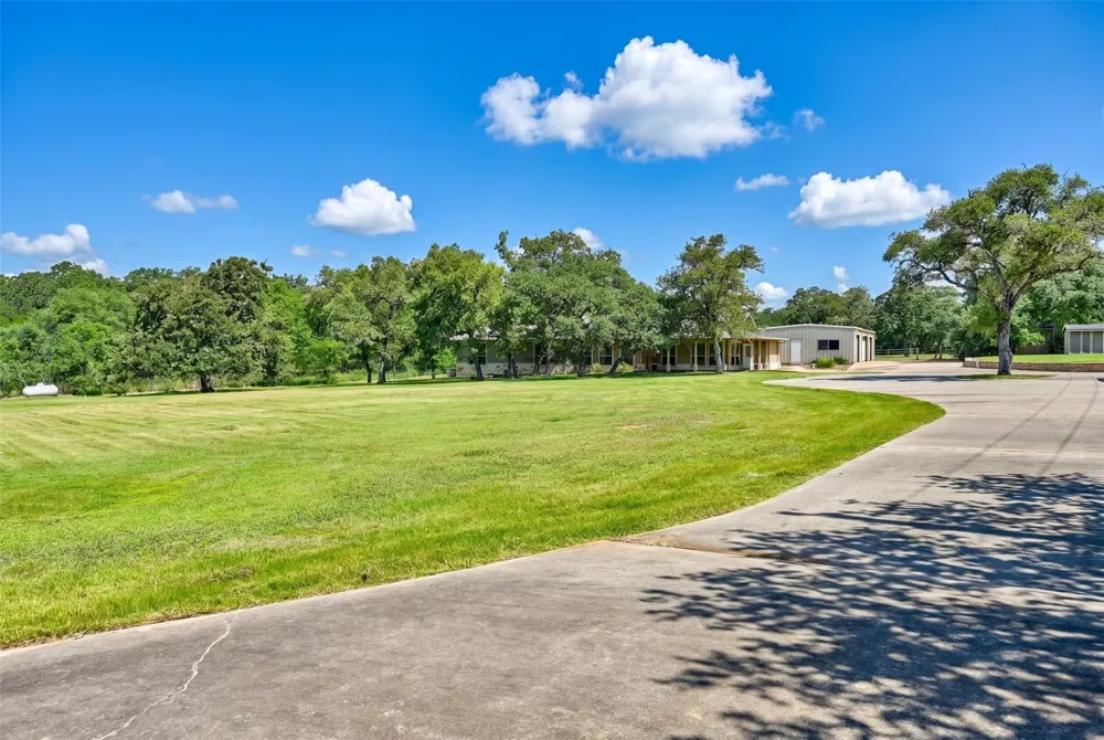 1017 Buescher Road Columbus, TX 78934