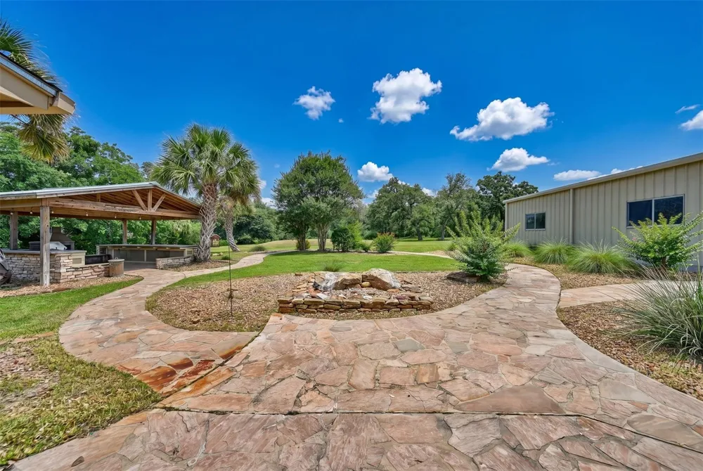 1017 Buescher Road Columbus, TX 78934