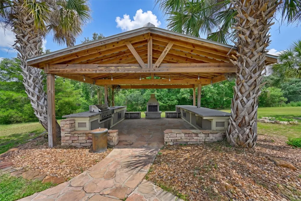 1017 Buescher Road Columbus, TX 78934