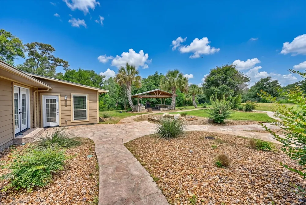 1017 Buescher Road Columbus, TX 78934