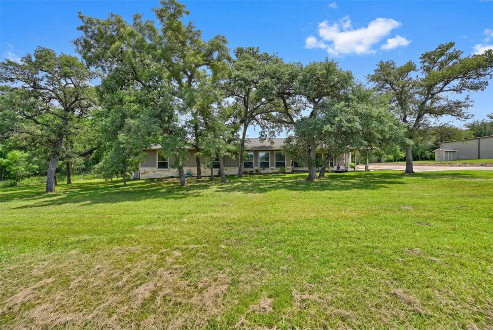 1017 Buescher Road Columbus, TX 78934