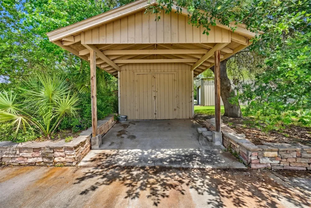 1017 Buescher Road Columbus, TX 78934