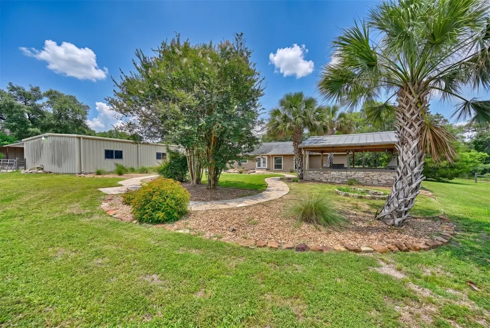 1017 Buescher Road Columbus, TX 78934