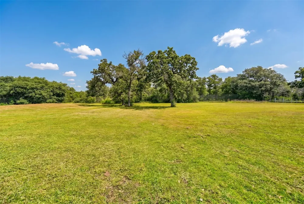 1017 Buescher Road Columbus, TX 78934