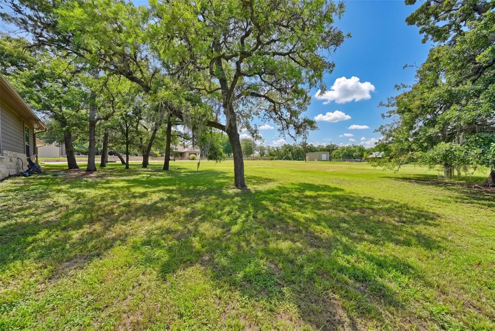 1017 Buescher Road Columbus, TX 78934