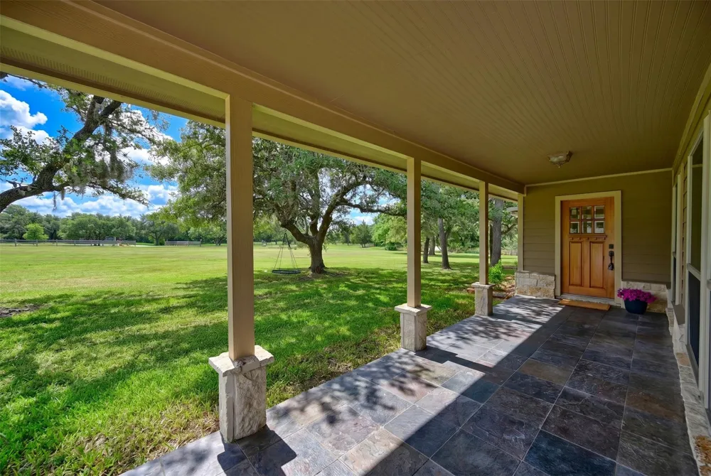 1017 Buescher Road Columbus, TX 78934