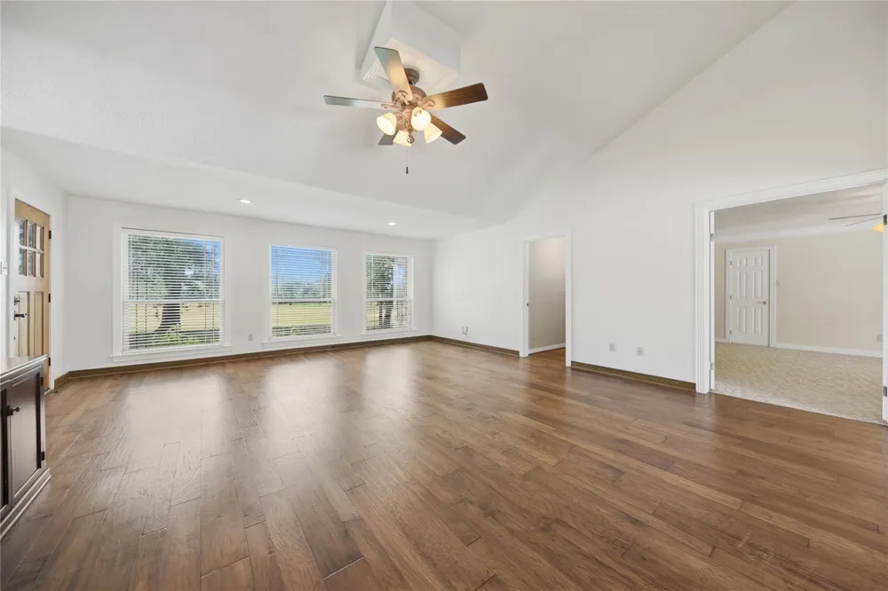 1017 Buescher Road Columbus, TX 78934