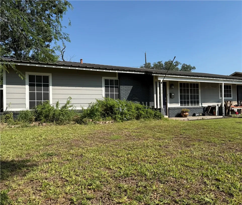 1802 E Johnston Avenue Kingsville, TX 78363