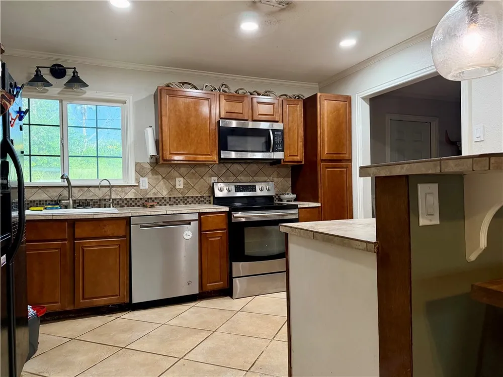 1802 E Johnston Avenue Kingsville, TX 78363