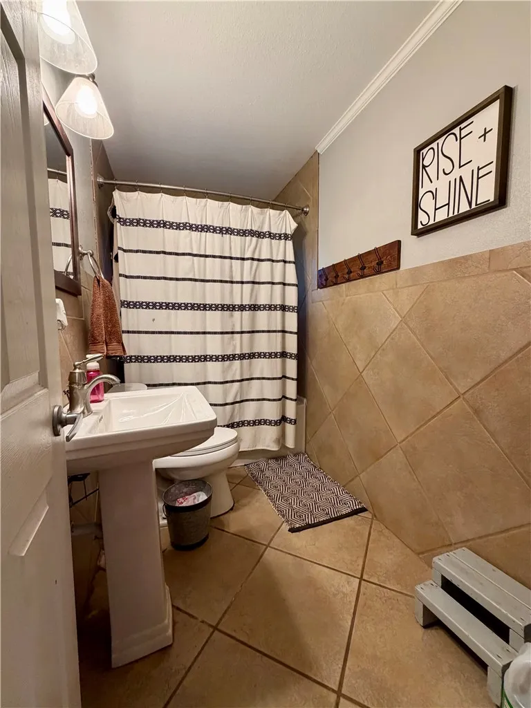 1802 E Johnston Avenue Kingsville, TX 78363