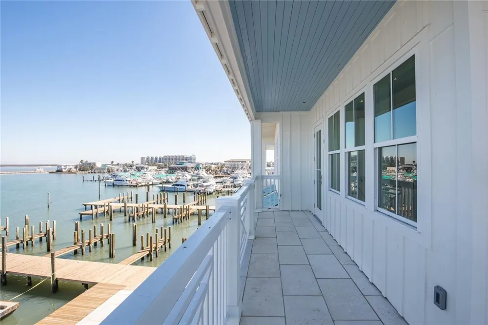 136 W Cotter Avenue #22 Port Aransas, TX 78373