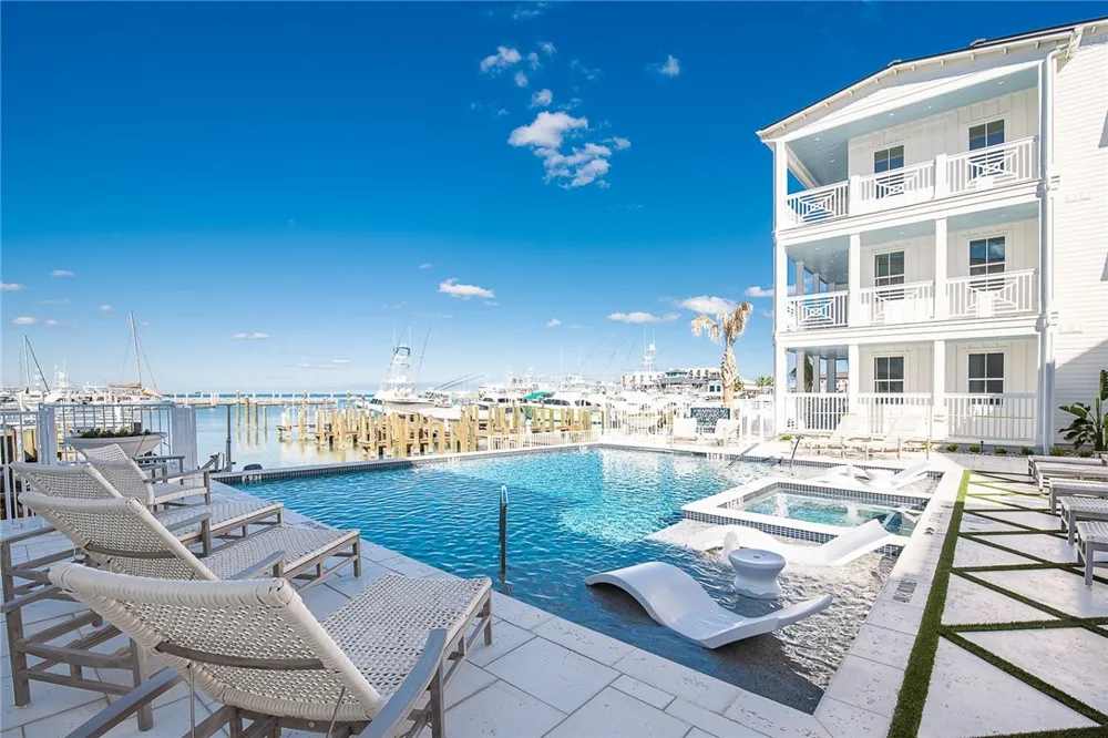 136 W Cotter Avenue #20 Port Aransas, TX 78373