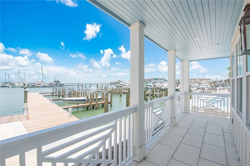 136 W Cotter Avenue #20 Port Aransas, TX 78373