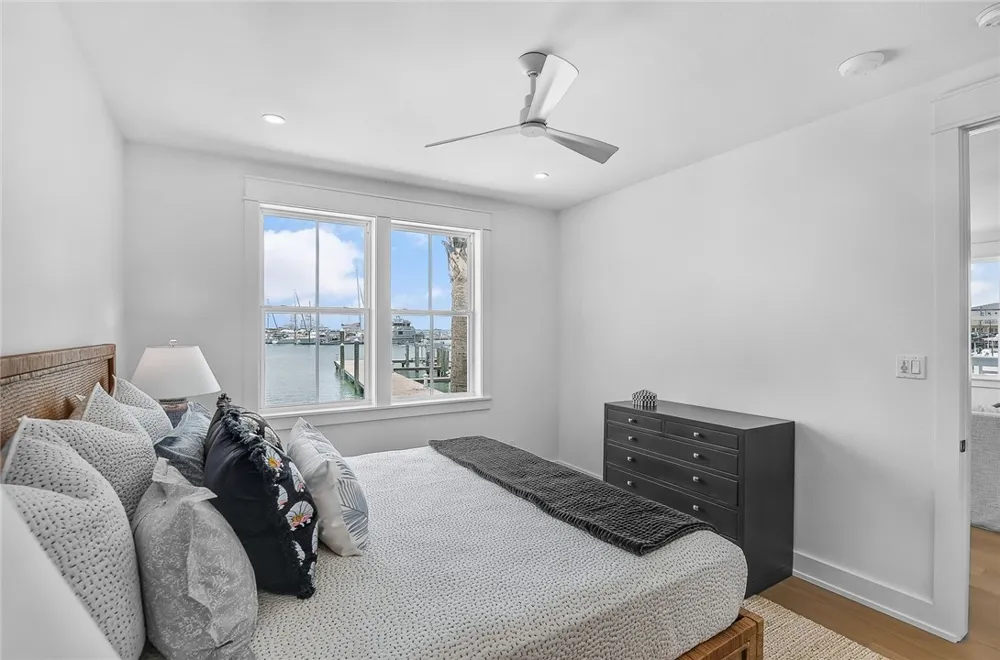 136 W Cotter Avenue #20 Port Aransas, TX 78373