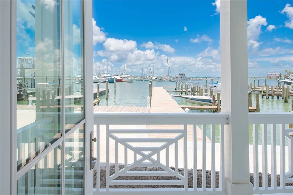 136 W Cotter Avenue #20 Port Aransas, TX 78373