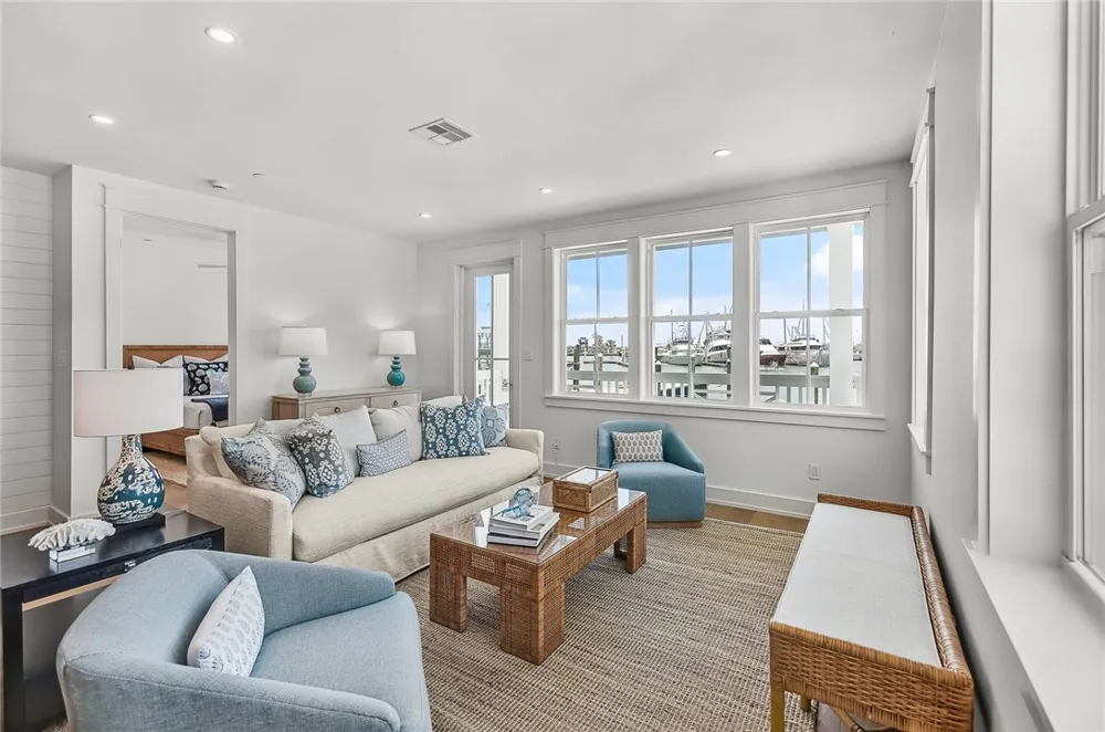 136 W Cotter Avenue #20 Port Aransas, TX 78373