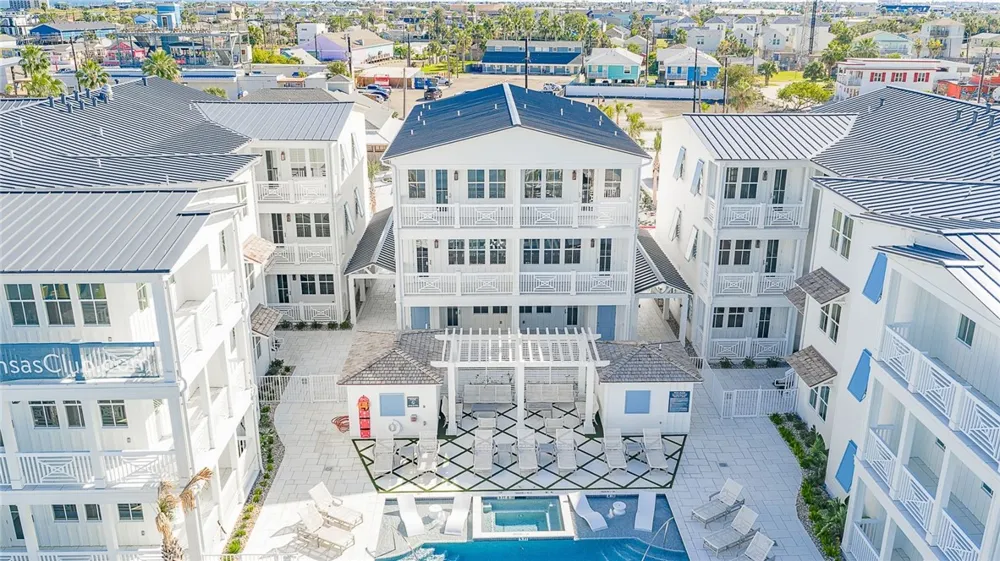 136 W Cotter Avenue #17 Port Aransas, TX 78373