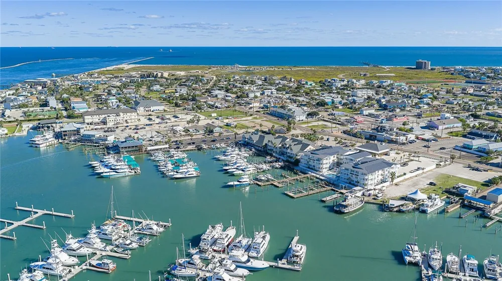 136 W Cotter Avenue #17 Port Aransas, TX 78373