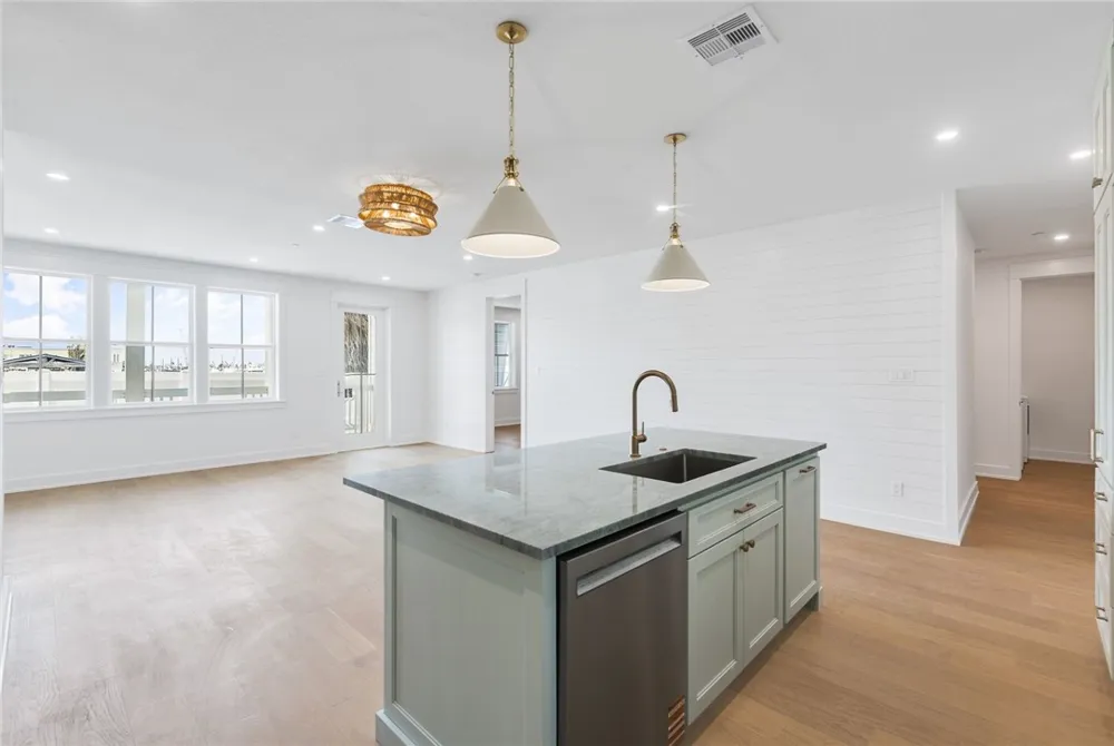 136 W Cotter Avenue #17 Port Aransas, TX 78373
