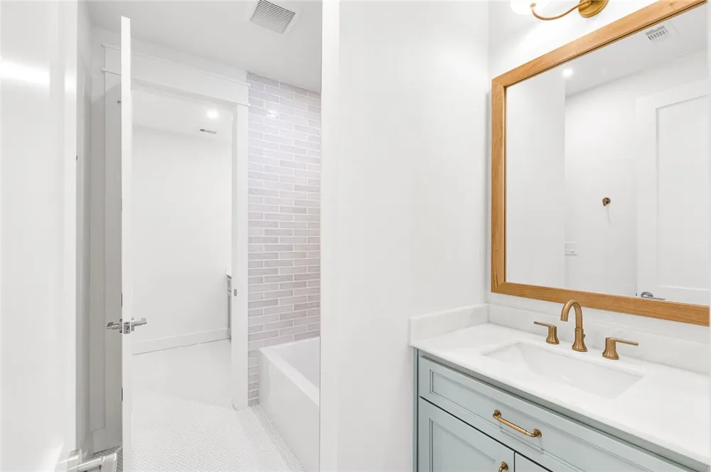 136 W Cotter Avenue #17 Port Aransas, TX 78373