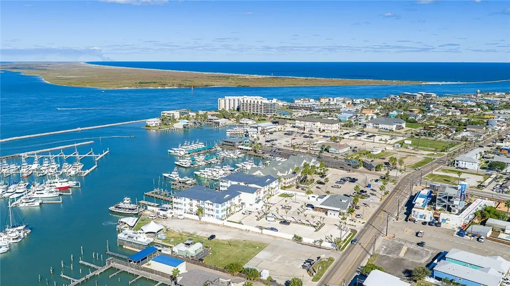 136 W Cotter Avenue #17 Port Aransas, TX 78373
