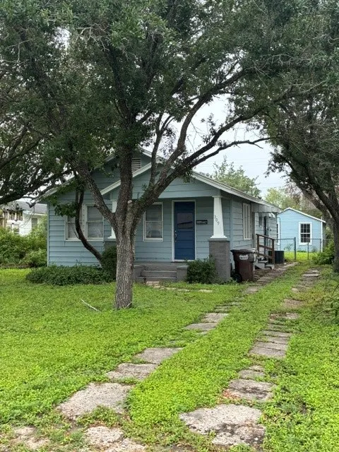 309 E Hoffman Avenue Kingsville, TX 78363