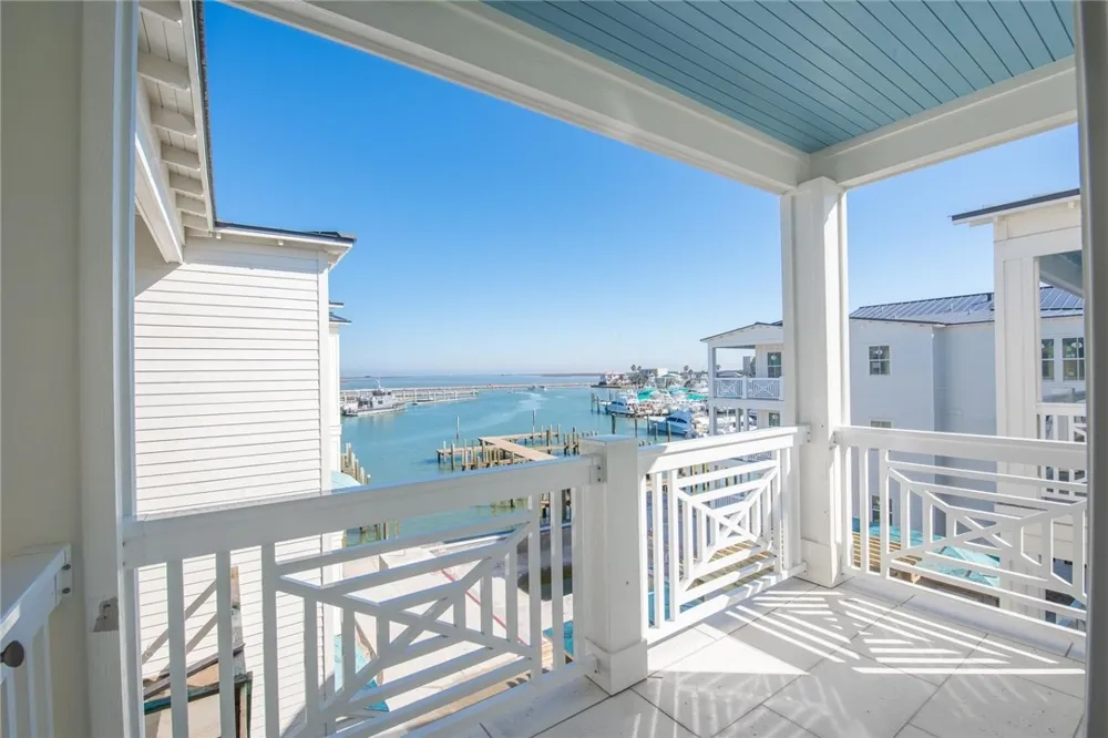 136 W Cotter Avenue #15 Port Aransas, TX 78373