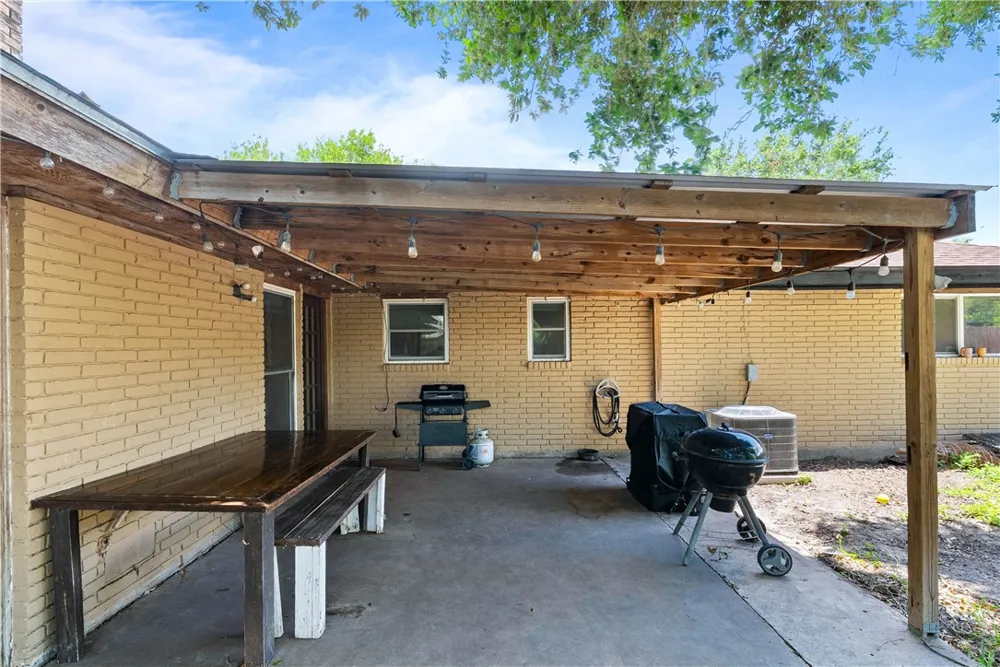 1817 Jerome Street Kingsville, TX 78363