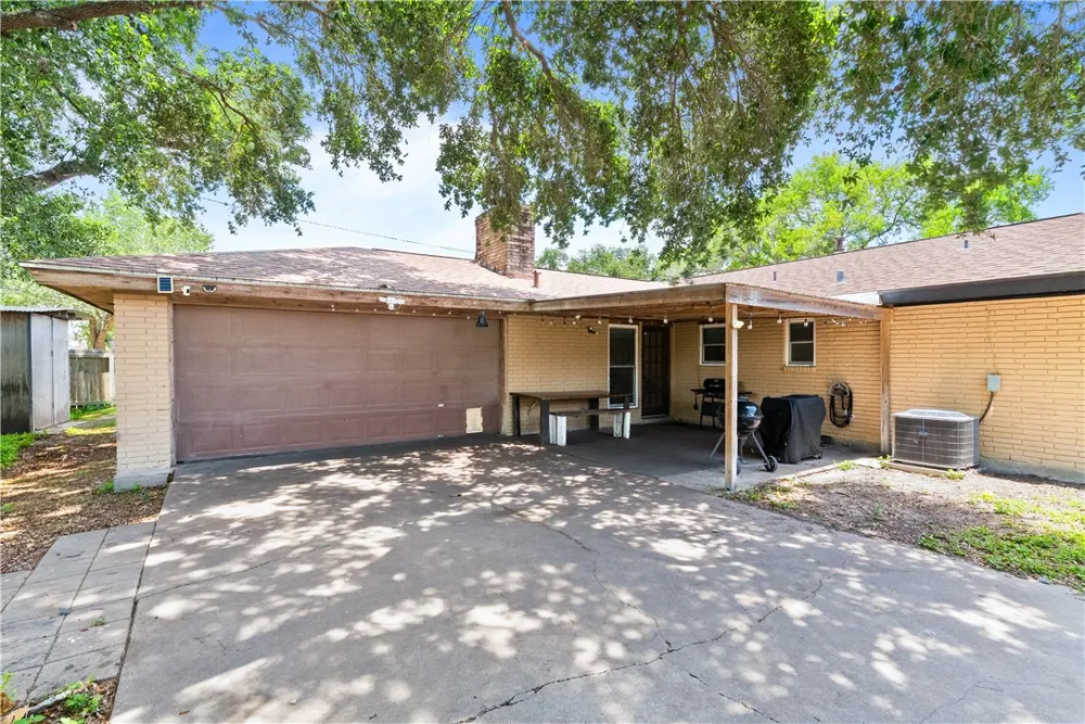 1817 Jerome Street Kingsville, TX 78363
