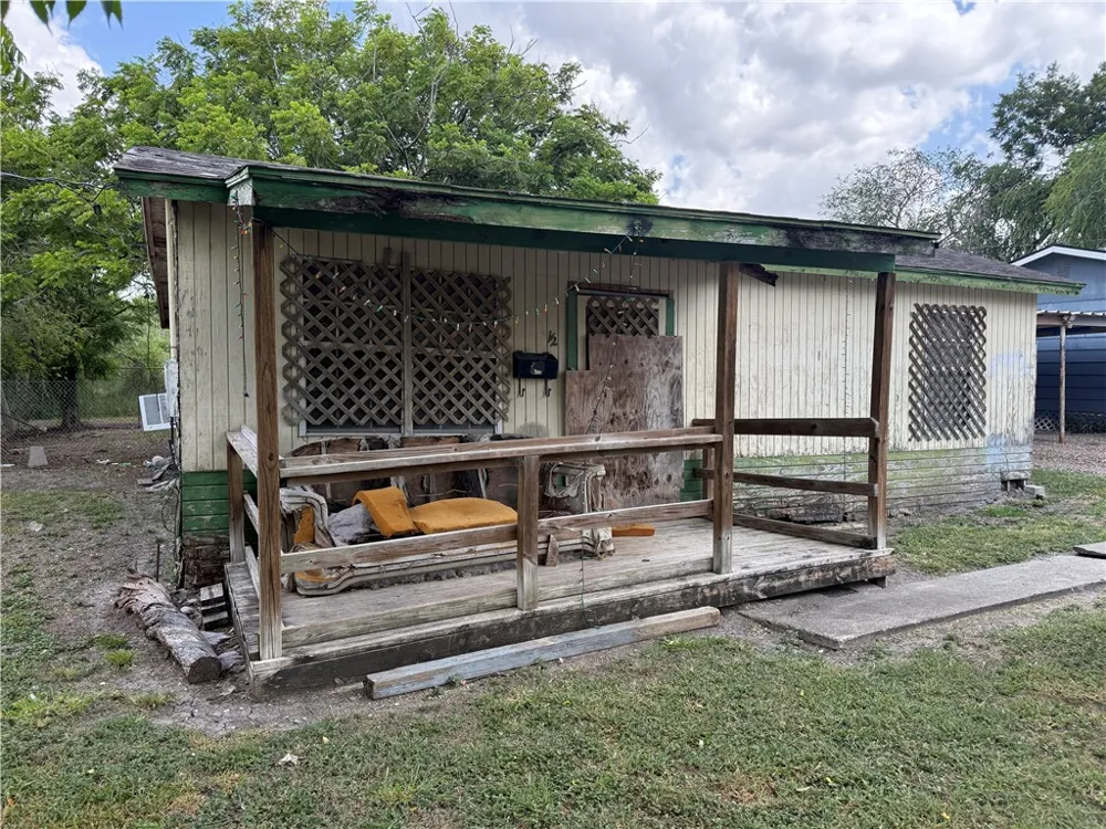 933 Ross #1/2 Robstown, TX 78380