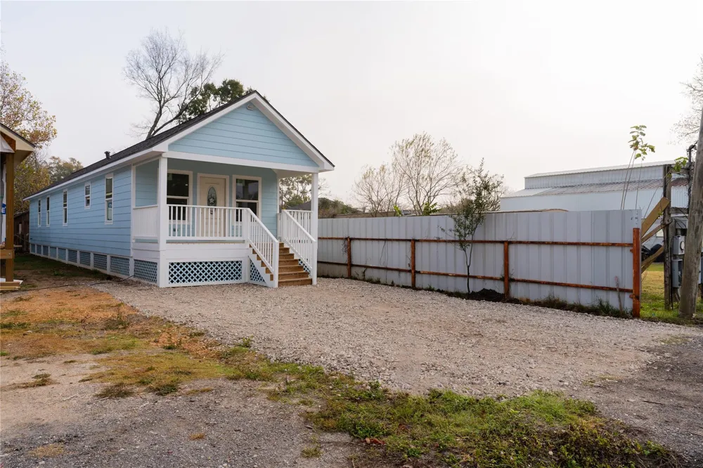 4425 7th Street Bacliff, TX 77518