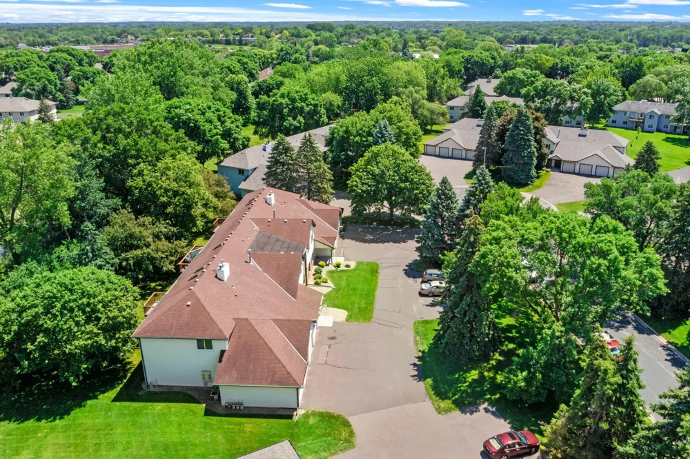 977 Heritage Court E Vadnais Heights, MN 55127