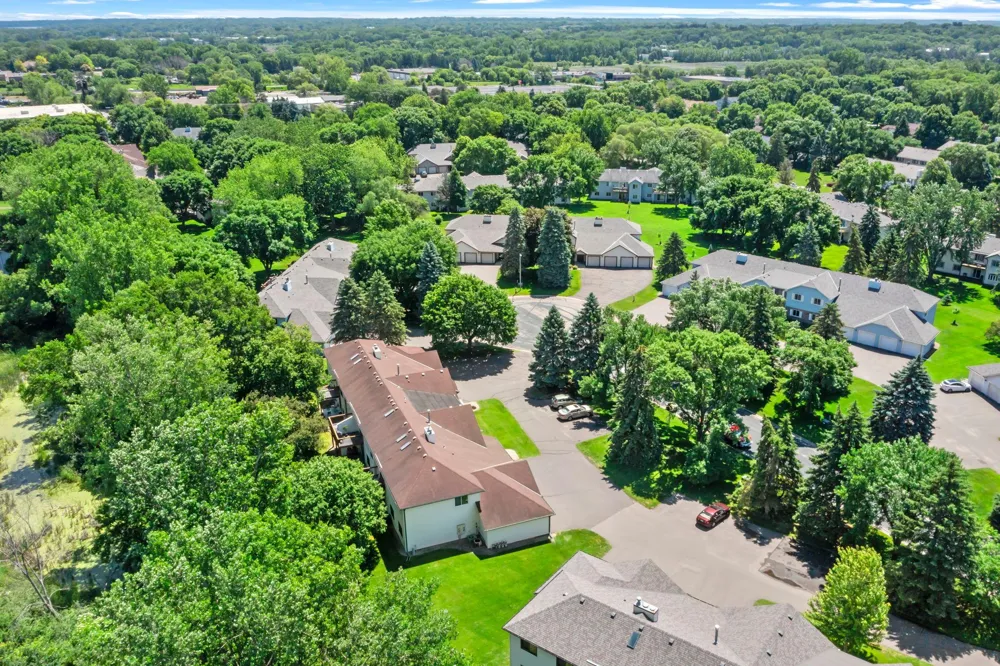 977 Heritage Court E Vadnais Heights, MN 55127