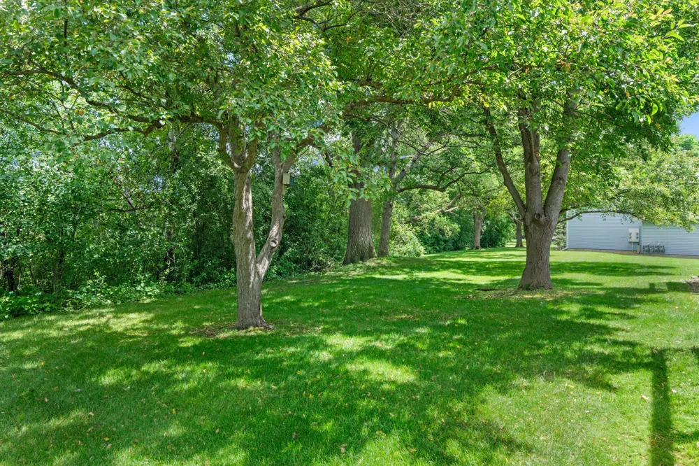977 Heritage Court E Vadnais Heights, MN 55127