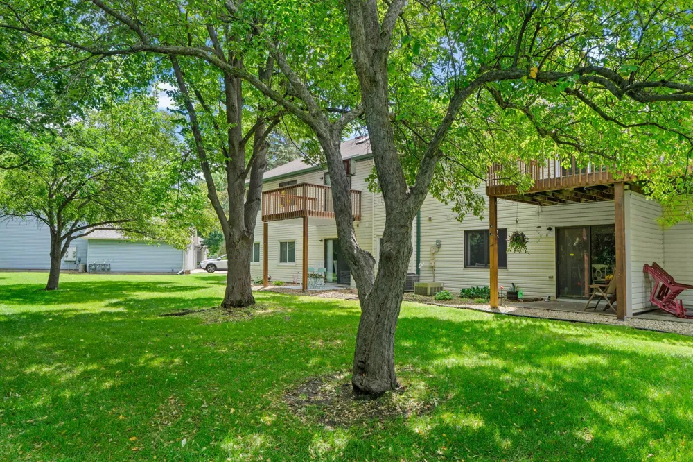 977 Heritage Court E Vadnais Heights, MN 55127