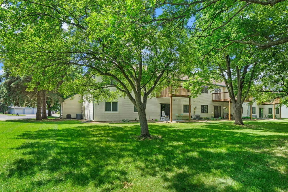 977 Heritage Court E Vadnais Heights, MN 55127