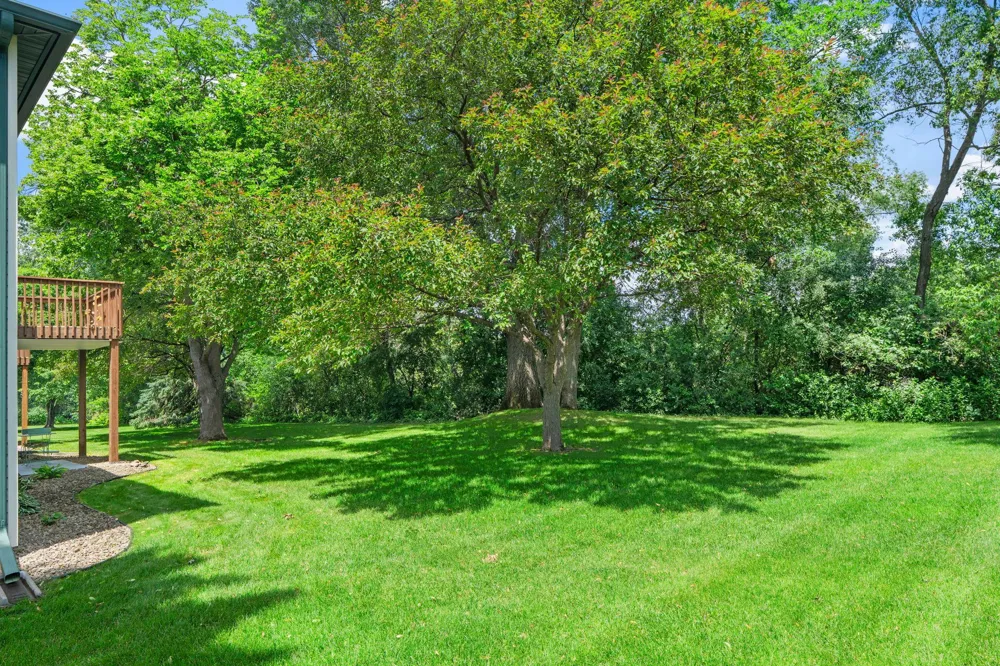 977 Heritage Court E Vadnais Heights, MN 55127