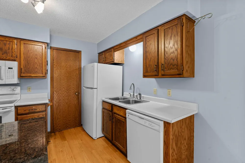 977 Heritage Court E Vadnais Heights, MN 55127