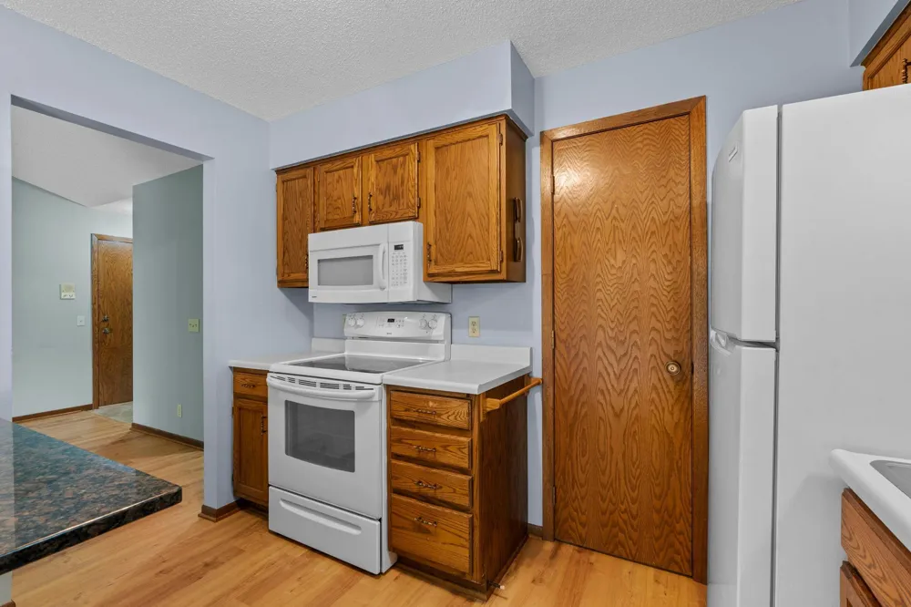 977 Heritage Court E Vadnais Heights, MN 55127