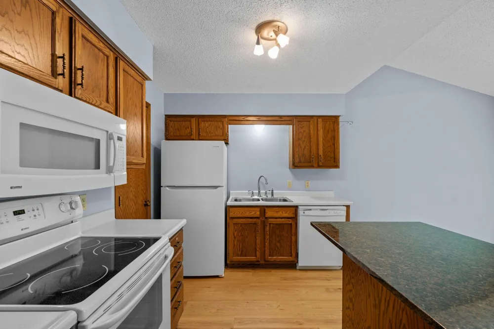 977 Heritage Court E Vadnais Heights, MN 55127