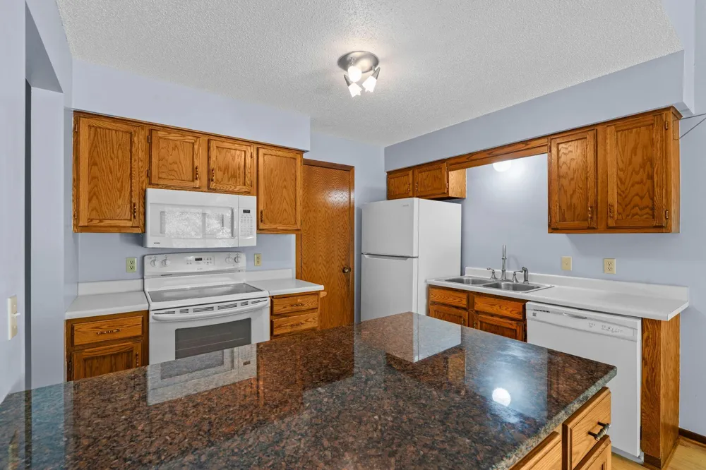 977 Heritage Court E Vadnais Heights, MN 55127