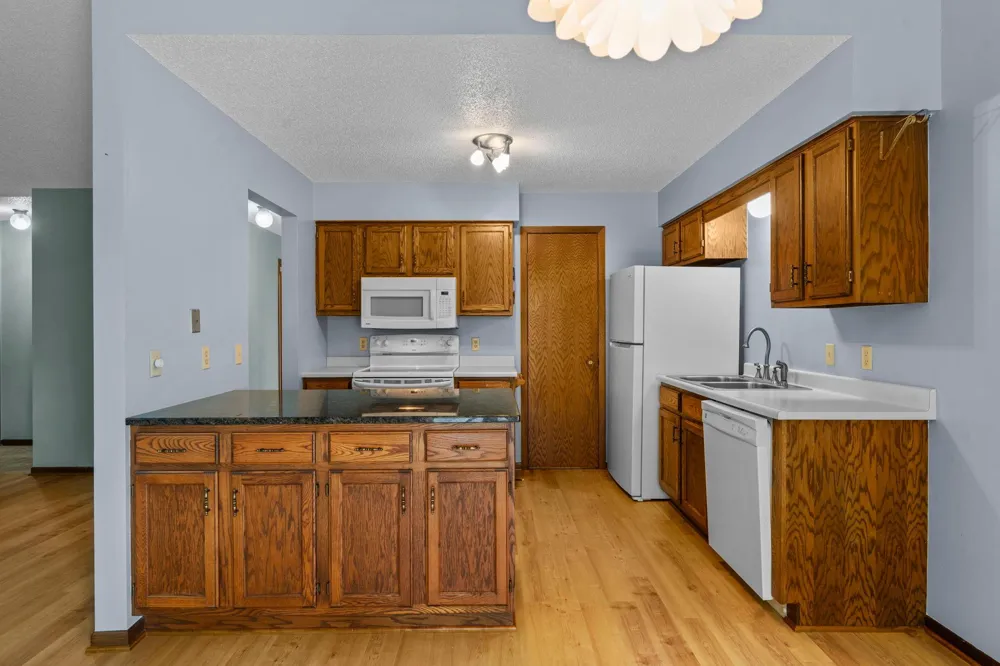977 Heritage Court E Vadnais Heights, MN 55127