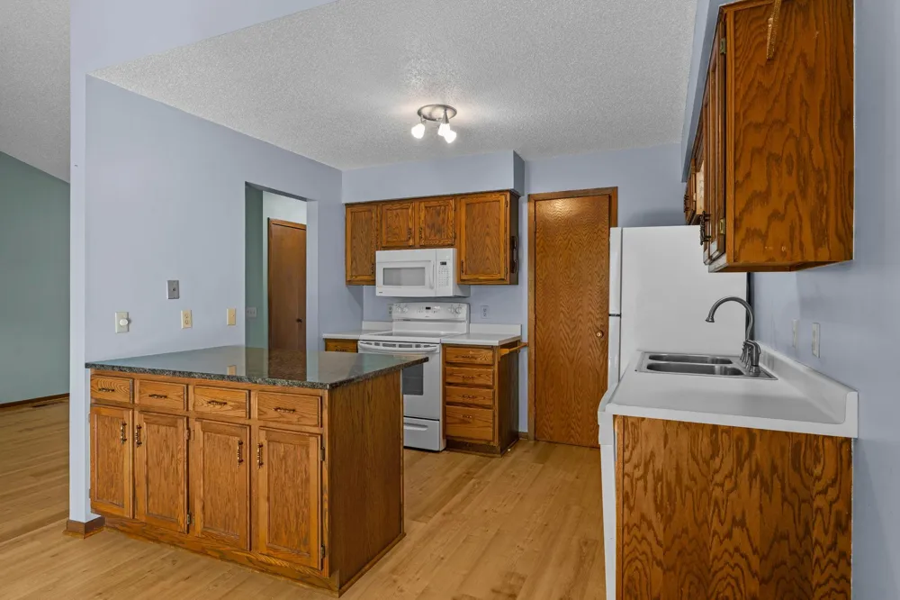 977 Heritage Court E Vadnais Heights, MN 55127