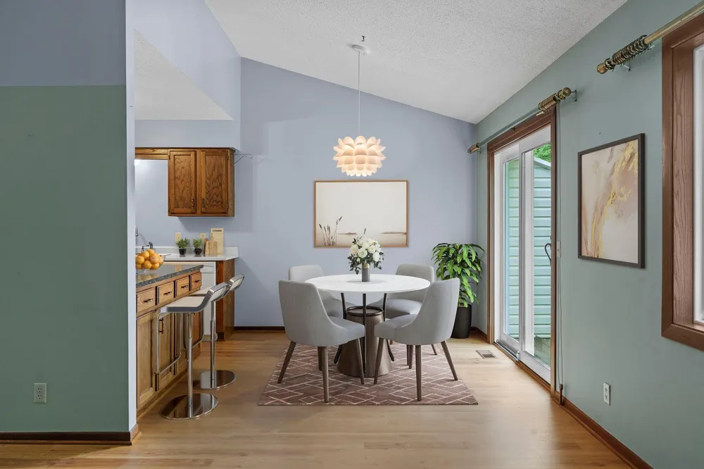 977 Heritage Court E Vadnais Heights, MN 55127